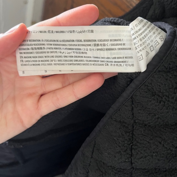 Abercrombie & Fitch Women's Black Quilted Vest - Picture 4 of 5